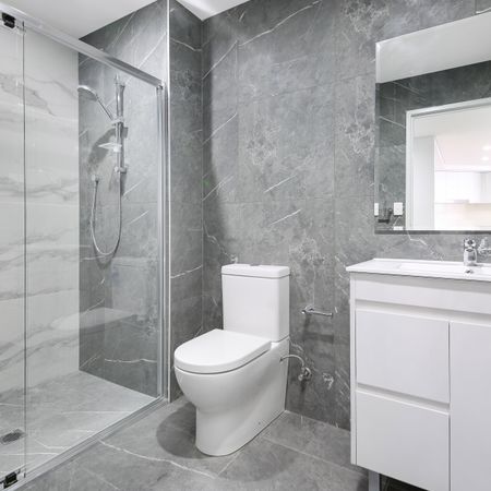 Modern two bedroom unit - 20% below market rent - Photo 4