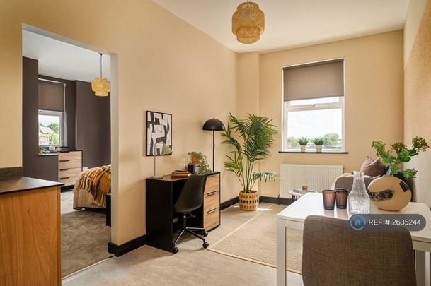 Studio to rent - Photo 1