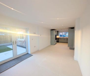 4 bedroom detached house to rent - Photo 2