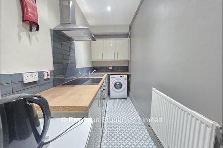 7 Bedroom Houses in Woodhouse - Photo 5