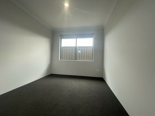 Three Bedroom Dual Living Property! - Photo 1