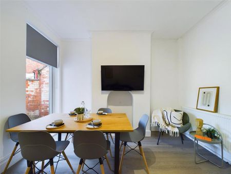 1 bedroom in a house share to rent - Photo 4