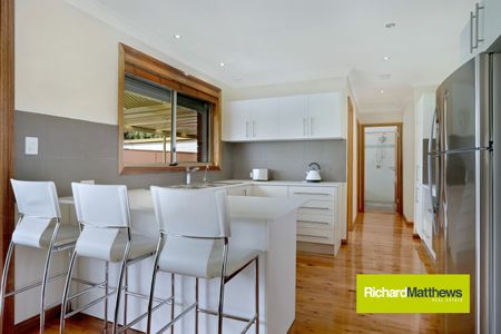 31 Oak Drive, Georges Hall NSW 2198 - House For Rent | Domain - Photo 4