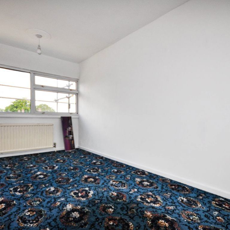 Fearnley Crescent, Bedford - Photo 1