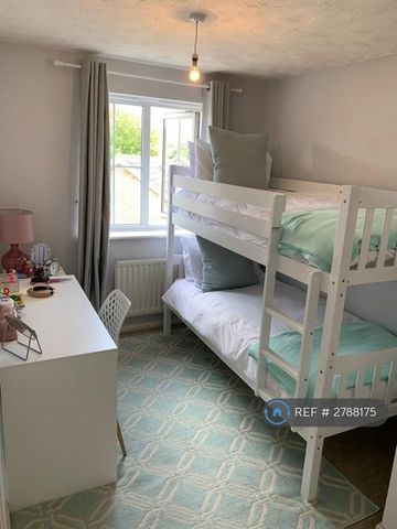 3 bedroom end of terrace house to rent - Photo 3