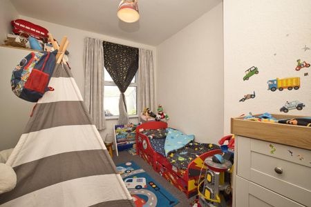 2 bedroom end of terrace house to rent - Photo 4