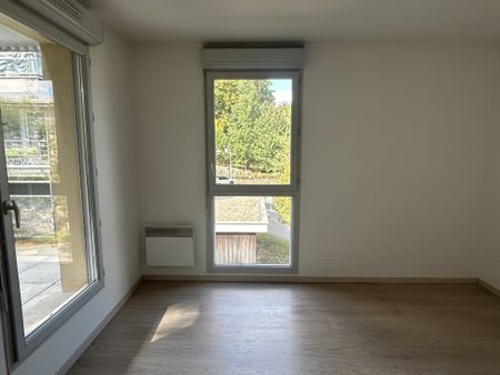 Location Appartement 4 pièces 103m² AMIENS 80090 - Photo 2