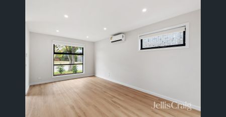 Brand New Luxury Living 900m to Watsonia shops - Photo 3