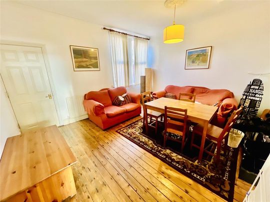 1 bedroom in a house share to rent - Photo 1