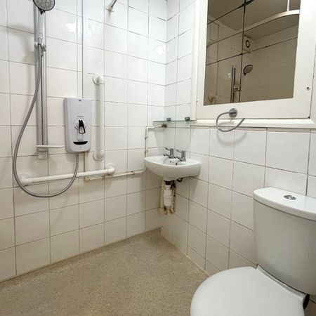 Veryan, Woking, Surrey, GU21 - Photo 3