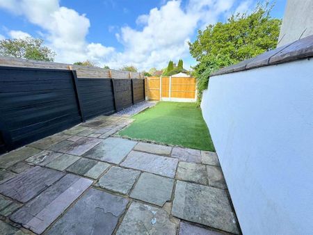 3 bedroom end of terrace house to rent - Photo 4
