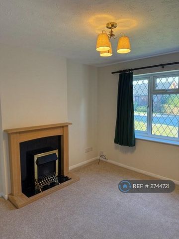 2 bedroom semi-detached house to rent - Photo 2