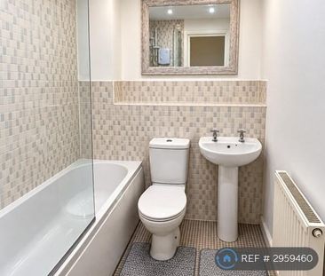 1 bedroom in a flat share to rent - Photo 4