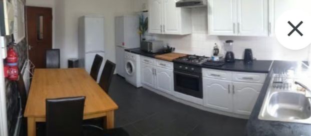 5 Bed - 30 Walmsley Road, Headingley, Leeds - LS6 1NG - Student - Photo 1