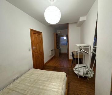 3 bedroom flat to rent - Photo 6