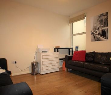 6 bedroom terraced house to rent - Photo 1