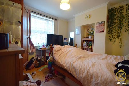 5 bedroom semi-detached house to rent - Photo 2