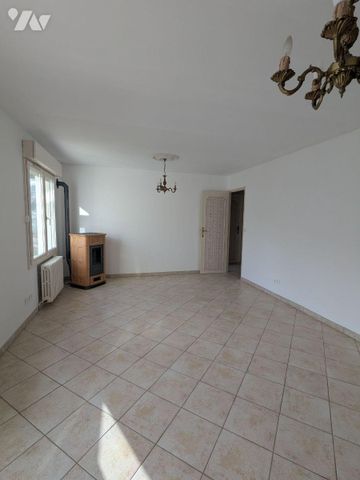 Maison à Louer à Nogent-le-Rotrou (28400) en Eure-et-Loir (28) Cette maison, d'une surface h... - Photo 4