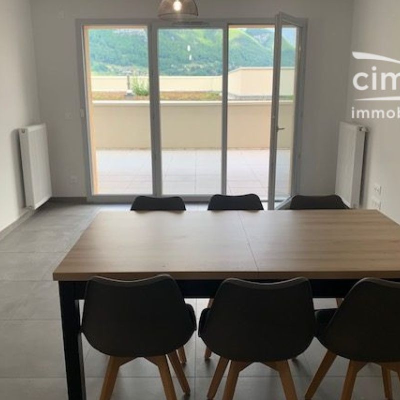 A LOUER SALLANCHES - T3 MEUBLE AVEC TERRASSE ET 2 GARAGES - Photo 1