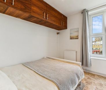 3 bedroom flat to rent - Photo 6