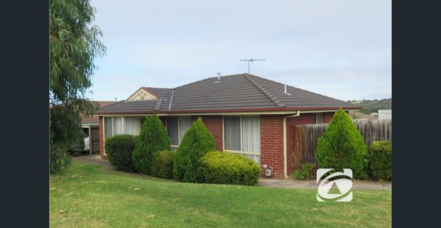 COSY THREE BEDROOM HOME! - Photo 1