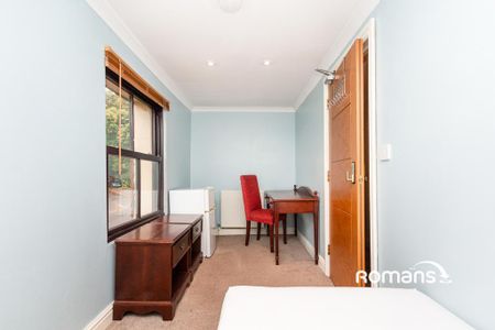 1 bedroom in a house share to rent - Photo 3