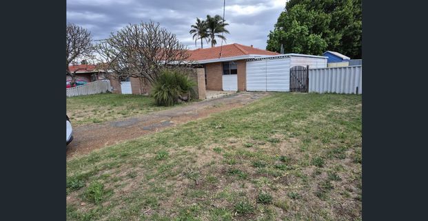 Neat & Convenient 3x1 Home in Central Mandurah - Photo 1