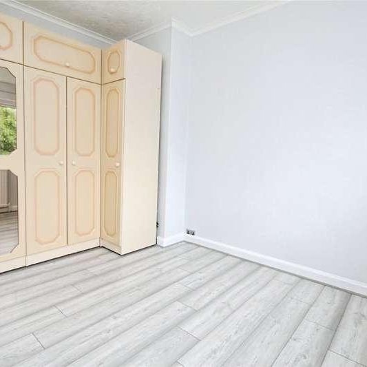 Rowdowns Road, Dagenham, RM9 - Photo 1
