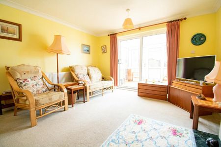 2 bedroom terraced house to rent - Photo 4