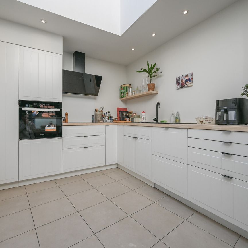 Charmante gerenoveerde rijwoning - Photo 1