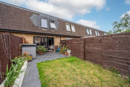 3 bedroom terraced house to rent - Photo 2