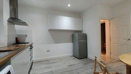 Room in a Shared Flat, Ilkeston Road, NG7 - Photo 2