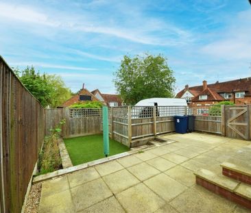 Barn Court, High Wycombe, Buckinghamshire,HP12 - Photo 6