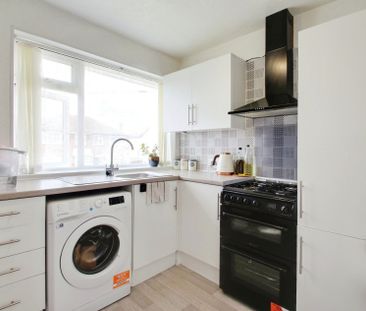 2 bed maisonette to rent in Star Road, Uxbridge, UB10 - Photo 2