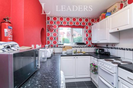 4 bedroom property to rent Nuffield Close, St. John's, Worcester, WR2 - Photo 5