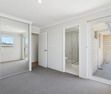 Brand new and available immediately - Photo 4