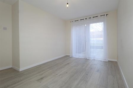 2 Bedroom Maisonette - Garden To Let - Photo 5