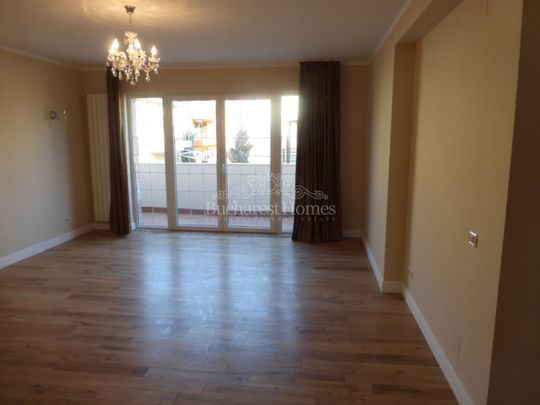 Tastefully Done Five Bedroom House - BSB - Fotografie 1