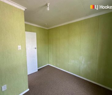 Three bedroom home in Green Island - Photo 4