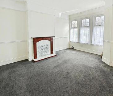WOW! A lovely spacious ground floor apartment with two double bedro... - Photo 1