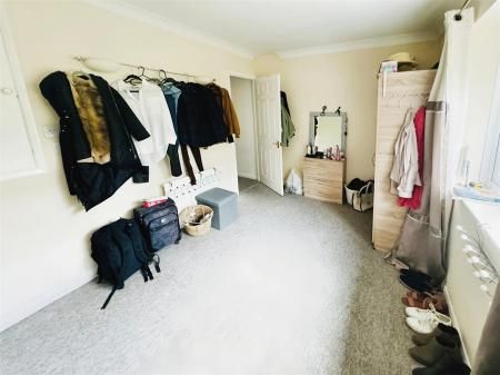 Hunter Close, Colehill - Photo 4