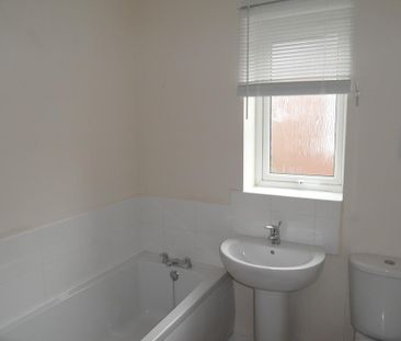 2 bedroom semi-detached house to rent - Photo 5