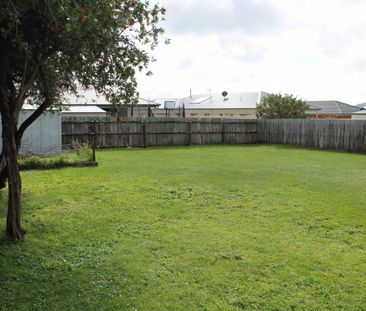 Comfortable Family Home - Photo 5