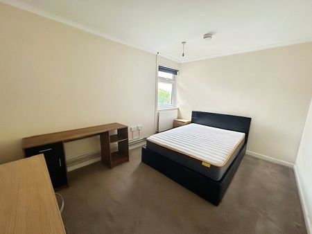 One-Bedroom Apartment - Photo 2