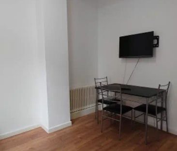 Standard Plus 3 And 4 Bedroom Apartment - Photo 4