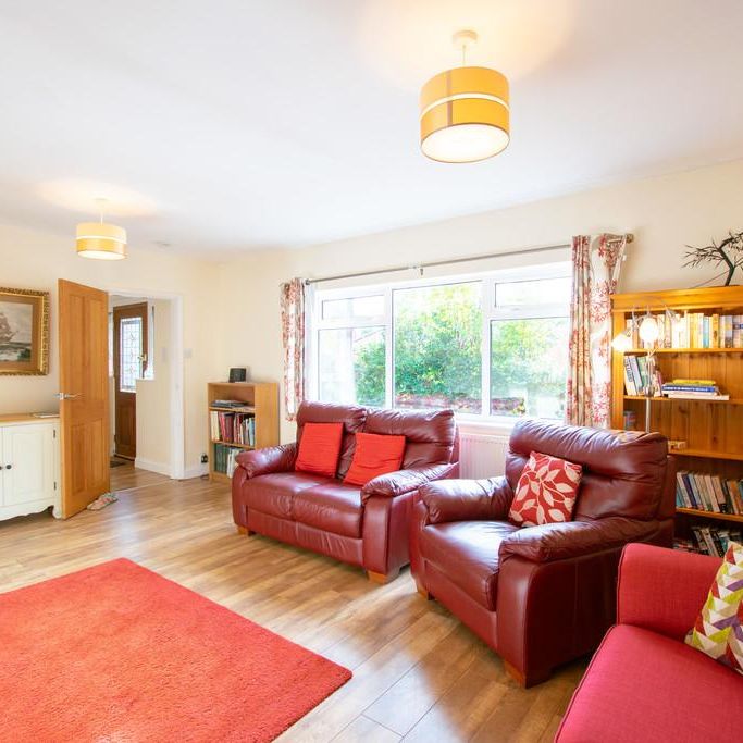 2 bedroom detached bungalow to rent - Photo 1