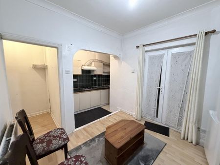 2 bedroom terraced house to rent - Photo 2