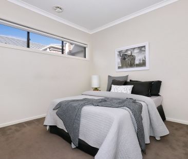 Semi renovated with brand new carpets and Solar panel! - Photo 5