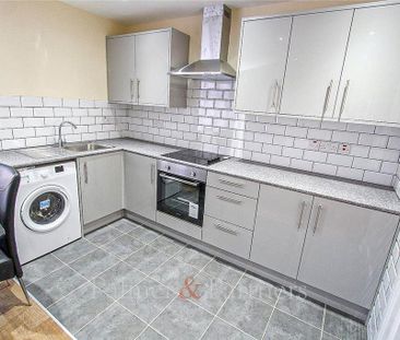 4 bedroom end of terrace house to rent - Photo 6