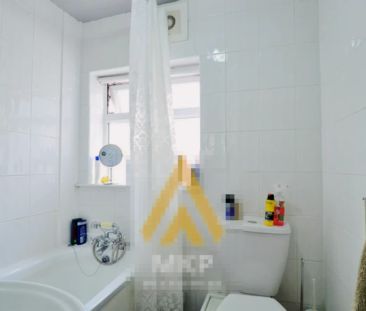 4 Bedroom 2 Bathroom - Photo 3